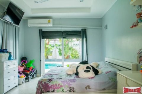 6 chambres Villa à Pattaya, Thailand No. 96579 7