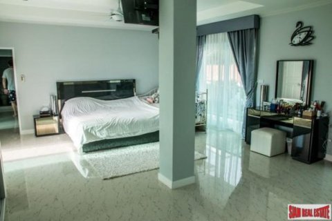 6 chambres Villa à Pattaya, Thailand No. 96579 12