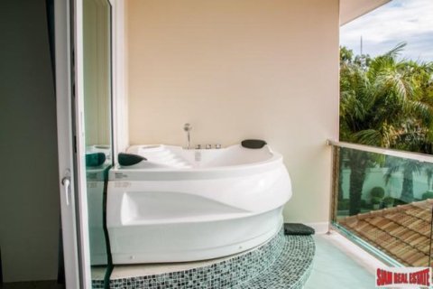 6 chambres Villa à Pattaya, Thailand No. 96579 10