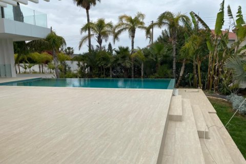 5 bedrooms Villa in Limassol, Cyprus No. 106518 11