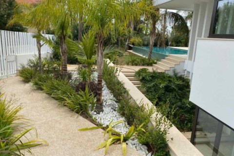 5 bedrooms Villa in Limassol, Cyprus No. 106518 12