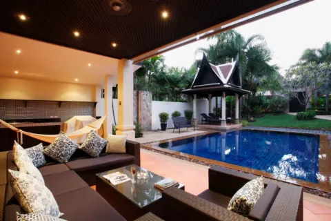 4 bedrooms Villa in Phuket, Thailand No. 2668 10