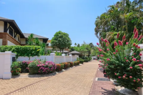 4 bedrooms Villa in Phuket, Thailand No. 2668 4