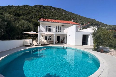 3 bedrooms House in Herceg Novi, Montenegro No. 104680 2