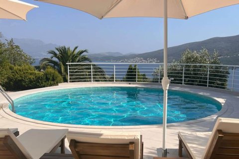 3 bedrooms House in Herceg Novi, Montenegro No. 104680 1