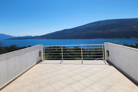 3 bedrooms House in Herceg Novi, Montenegro No. 104680 10