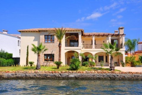 7 dormitorios House en Empuriabrava, Spain No. 25373