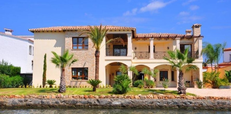 7 dormitorios House en Empuriabrava, Spain No. 25373