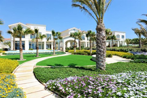 6 bedrooms Villa in Larnaca, Cyprus No. 105624 1