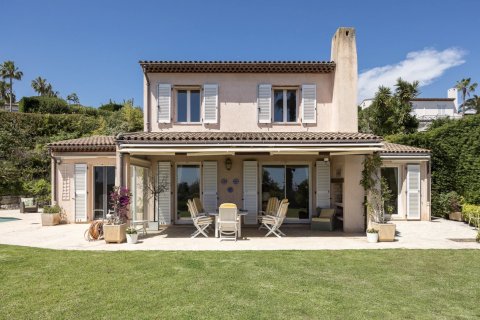 3 chambres Villa à Villeneuve-Loubet, France No. 67915 1