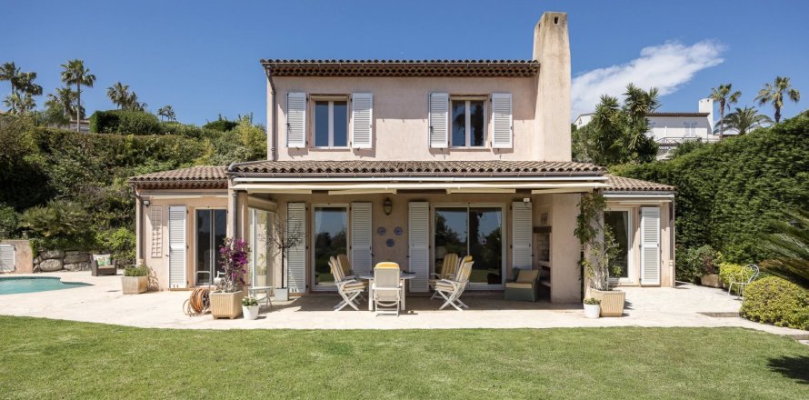 3 chambres Villa à Villeneuve-Loubet, France No. 67915