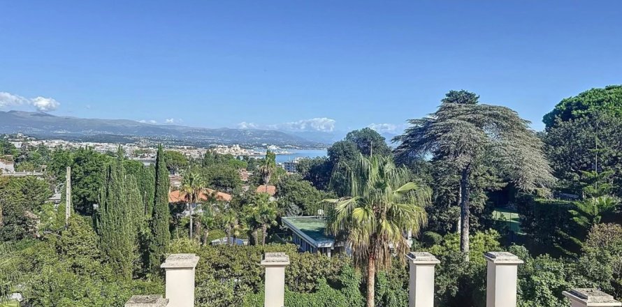 3 bedrooms Apartment in Antibes, France No. 75903