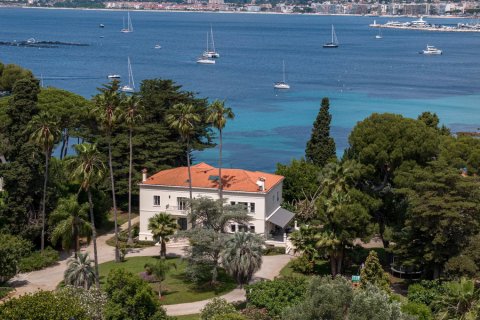 10 bedrooms Villa in Antibes, France No. 68758 12
