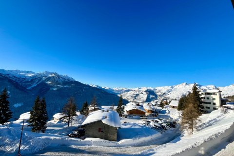 3 dormitorios Apartment en Montvalezan, France No. 100039 3