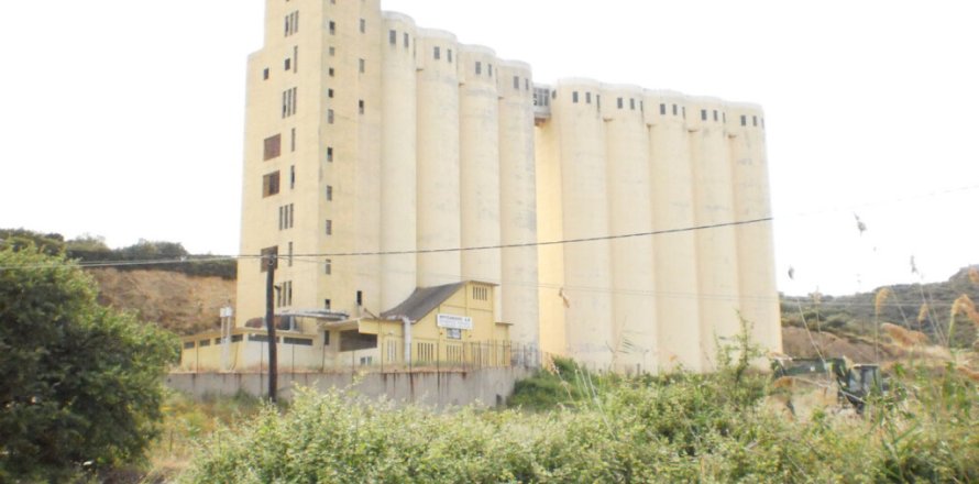 595m² Building in Kavala, Greece No. 108691