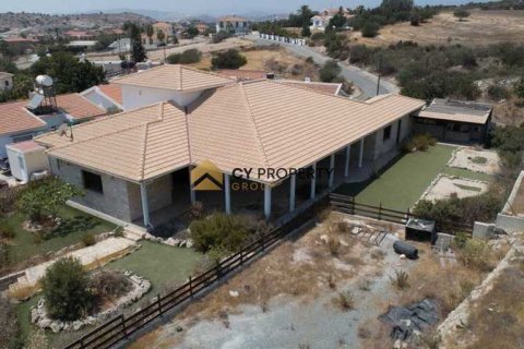 Дом с 4 спальнями в Марони, Кипр №100847 1