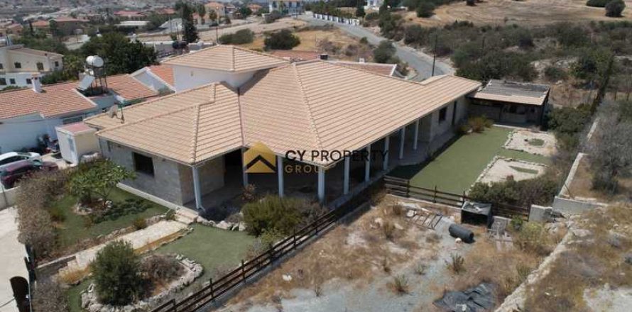 Дом с 4 спальнями в Марони, Кипр №100847