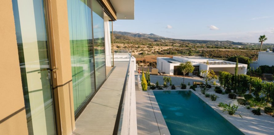 4 bedrooms Villa in Paphos, Cyprus No. 77936