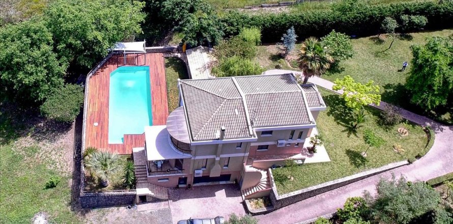 3 bedrooms Villa in Corfu, Greece No. 57862