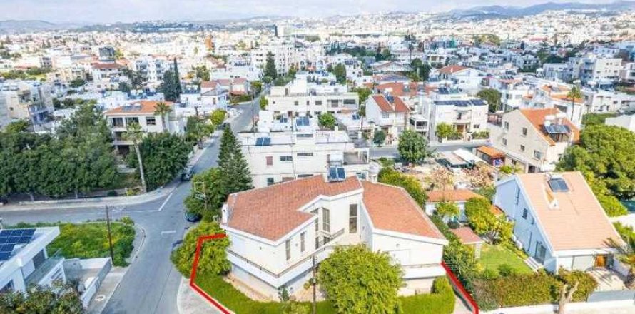 4 bedrooms House in Limassol, Cyprus No. 29759