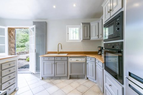 6 bedrooms House in Grasse, France No. 69051 9