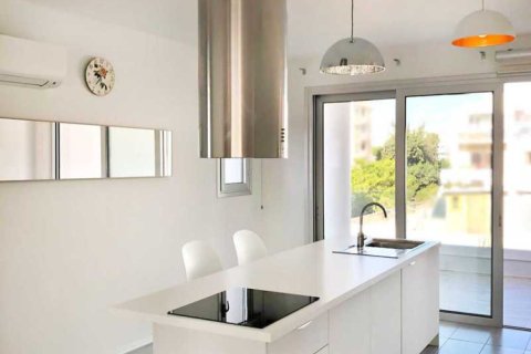 3 bedrooms Apartment in Limassol, Cyprus No. 33942 4