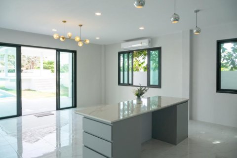 4 bedrooms Villa in Rawai, Thailand No. 97251 10