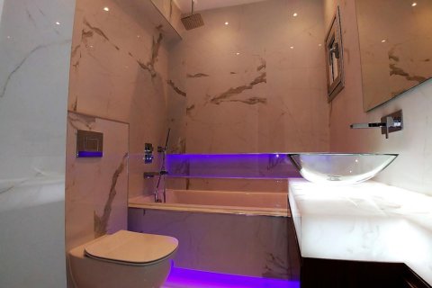 3 bedrooms Apartment in Limassol, Cyprus No. 106049 6