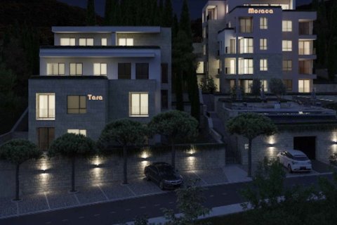 2 bedrooms Apartment in Tivat, Montenegro No. 104787 1