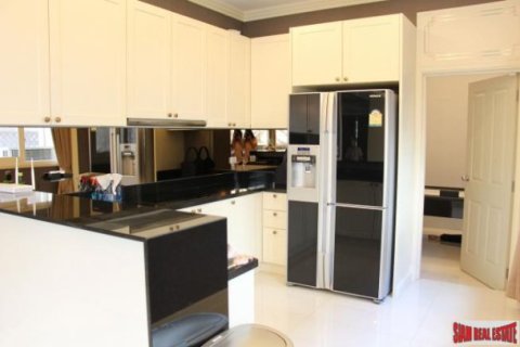 4 bedrooms House in Bangkok, Thailand No. 96166 13