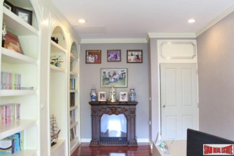 4 bedrooms House in Bangkok, Thailand No. 96166 9