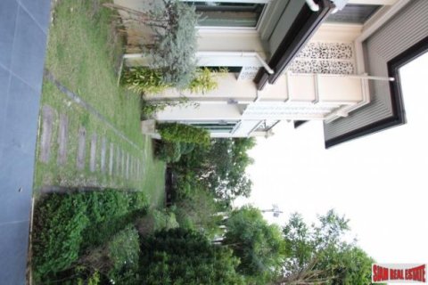 4 bedrooms House in Bangkok, Thailand No. 96166 15