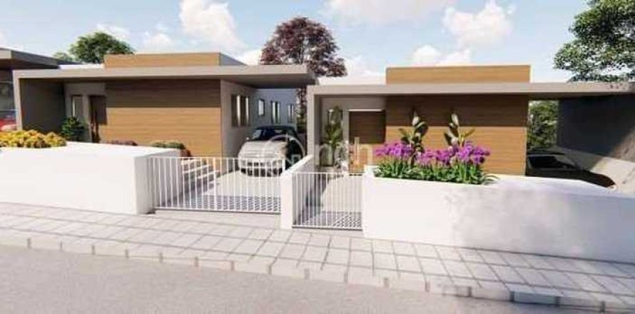 3 bedrooms House in Limassol, Cyprus No. 29842