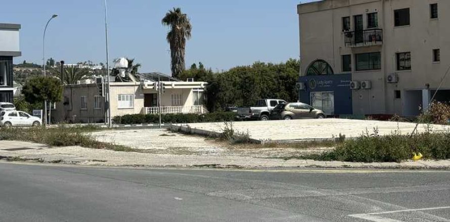 Commercial property à Paphos, Cyprus No. 104445