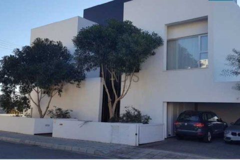 Вилла с 4 спальнями в Энгоми, Кипр №80639 1