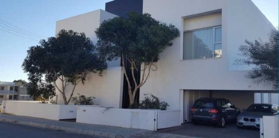 Вилла с 4 спальнями в Энгоми, Кипр №80639