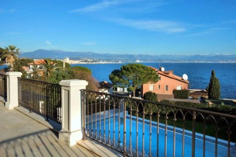 5 bedrooms Villa in Antibes, France No. 68776 4