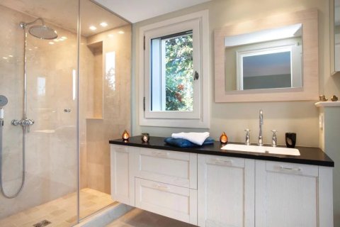 5 bedrooms Villa in Antibes, France No. 68776 16