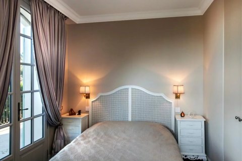 5 bedrooms Villa in Antibes, France No. 68776 12