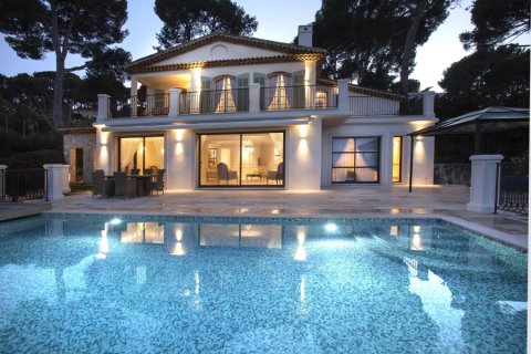 5 bedrooms Villa in Antibes, France No. 68776 3