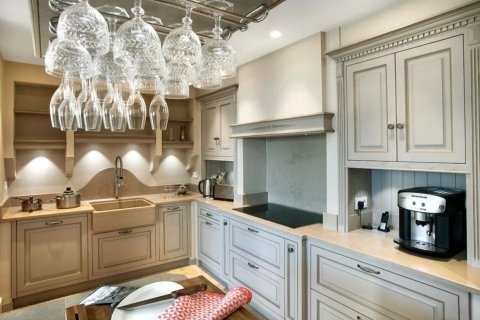 5 bedrooms Villa in Antibes, France No. 68776 9