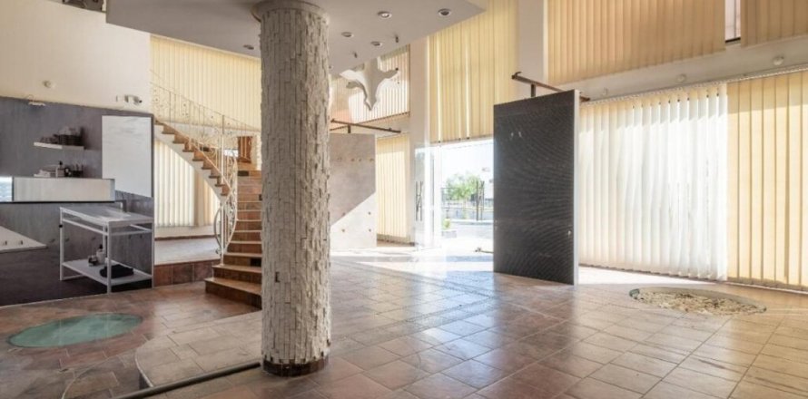 485m² Commercial property in Nicosia, Cyprus No. 105043