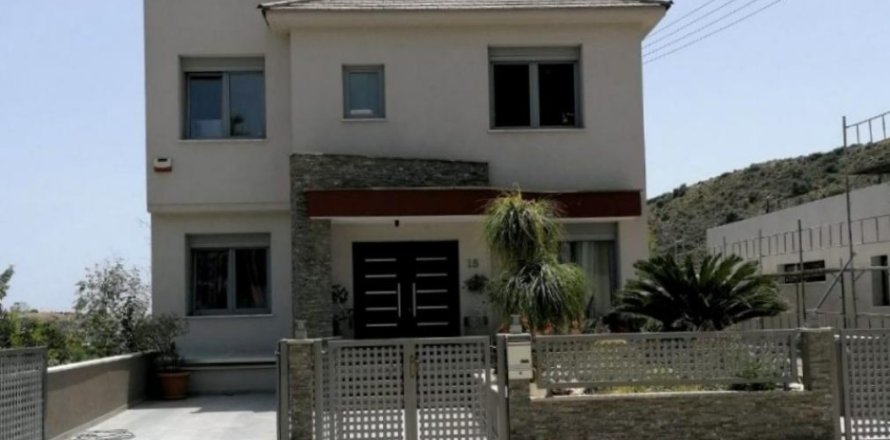 6 bedrooms Villa in Limassol, Cyprus No. 106044