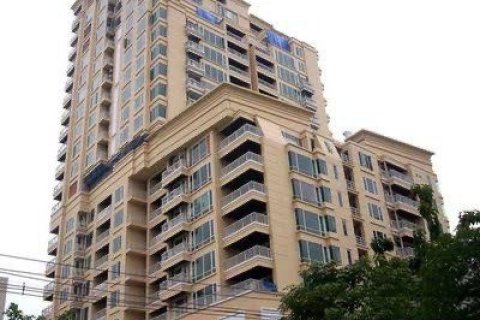 3 bedrooms Apartment in Bangkok, Thailand No. 96772 3