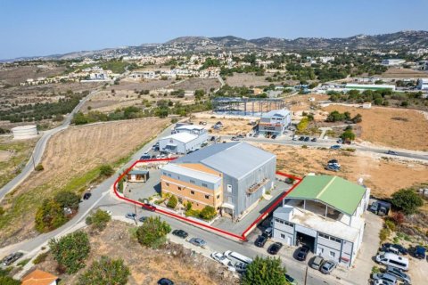 1375m² Commercial property in Paphos, Cyprus No. 105035 5