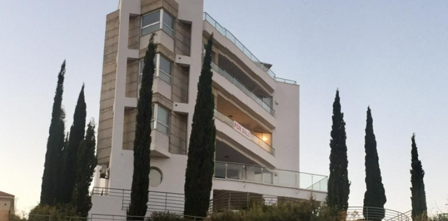 4 bedrooms Penthouse in Germasogeia, Cyprus No. 64108