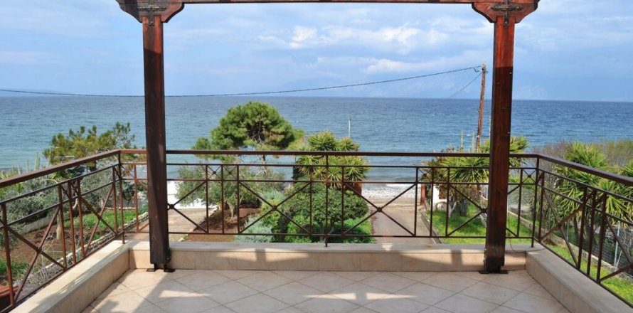 5 bedrooms Villa in Central Greece, Greece No. 104897