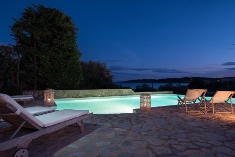 5 bedrooms Villa in Kranidi, Greece No. 108428 2