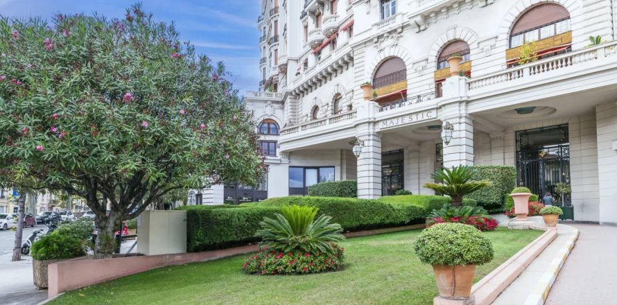 2 dormitorios Apartment en Nice, France No. 69683
