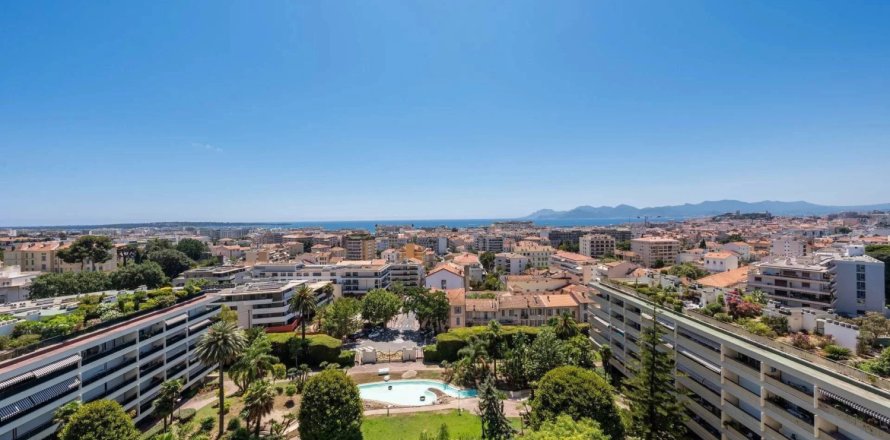 3 dormitorios Apartment en Cannes, France No. 69676